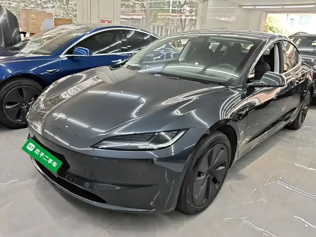 Tesla Model 3 — фото 1