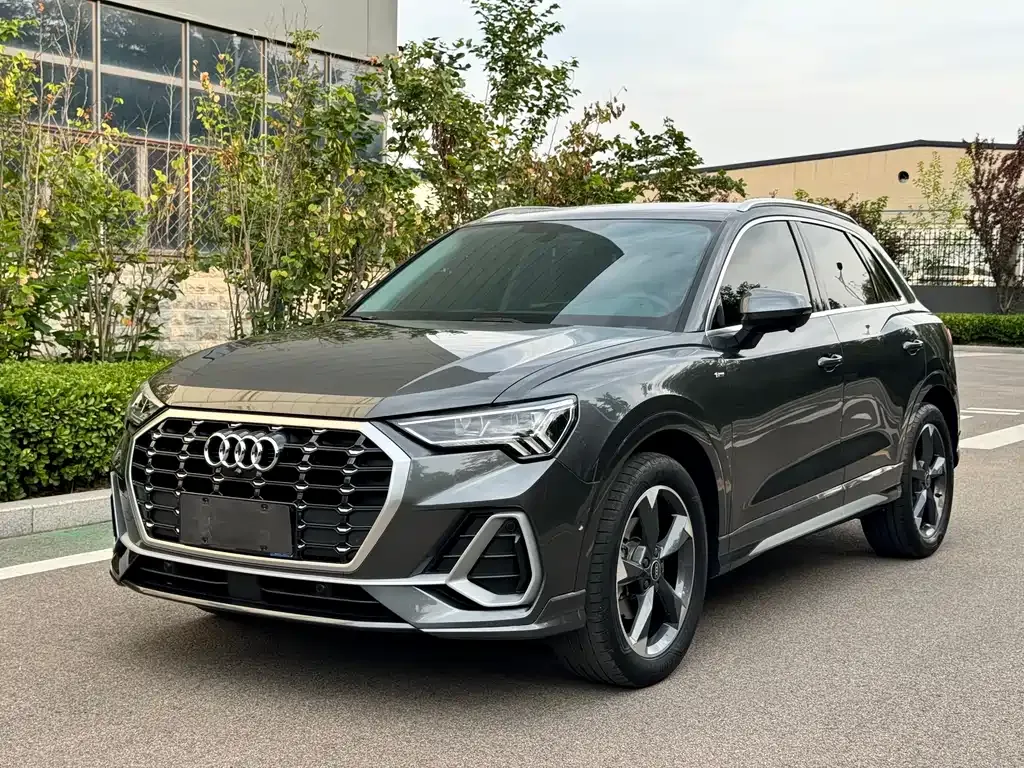 Audi Q3 — фото 1