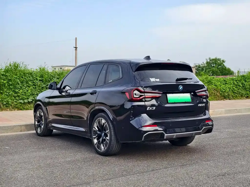 BMW iX3 — фото 8