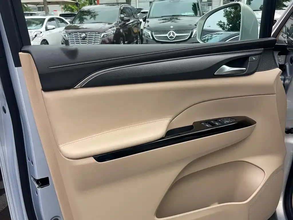 Buick GL8 Hybrid — фото 5