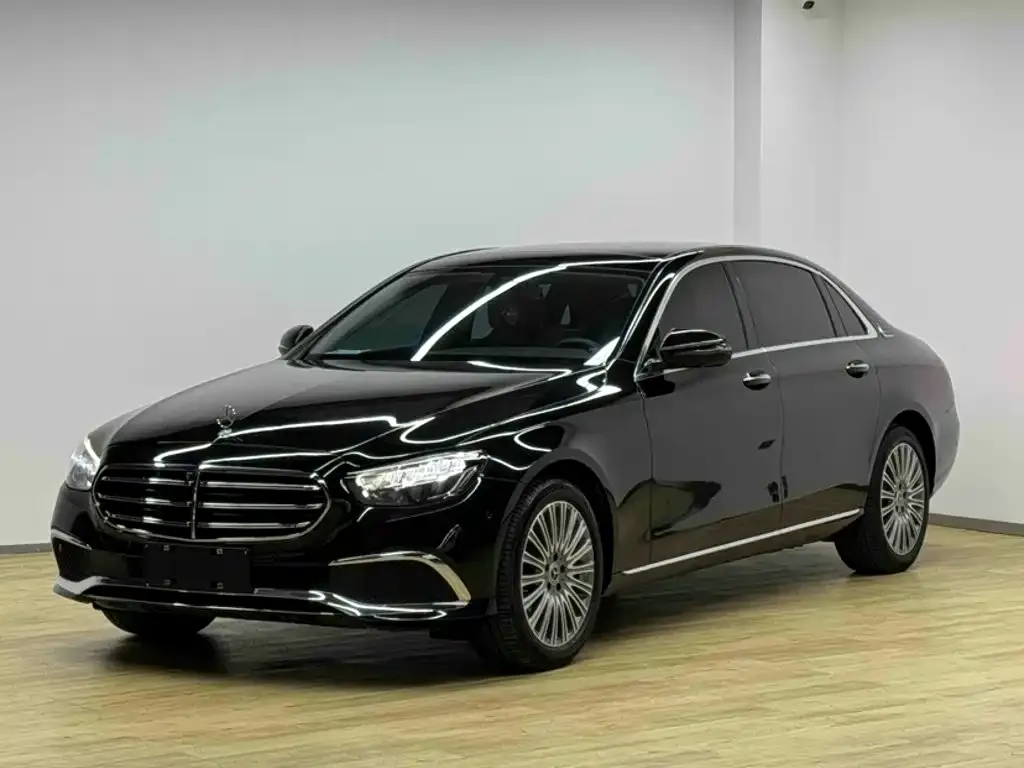 Mercedes-Benz E-Class — фото 1
