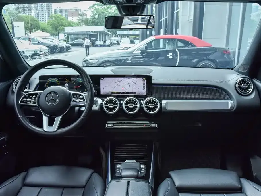 Mercedes-Benz GLB — фото 10