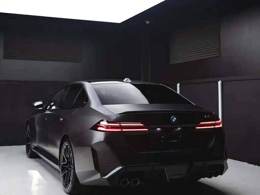 BMW M5 New Energy — фото 3