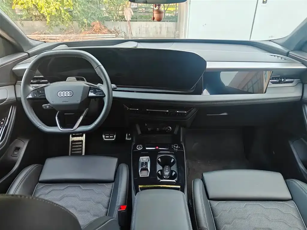Audi Q6L e-tron — фото 10