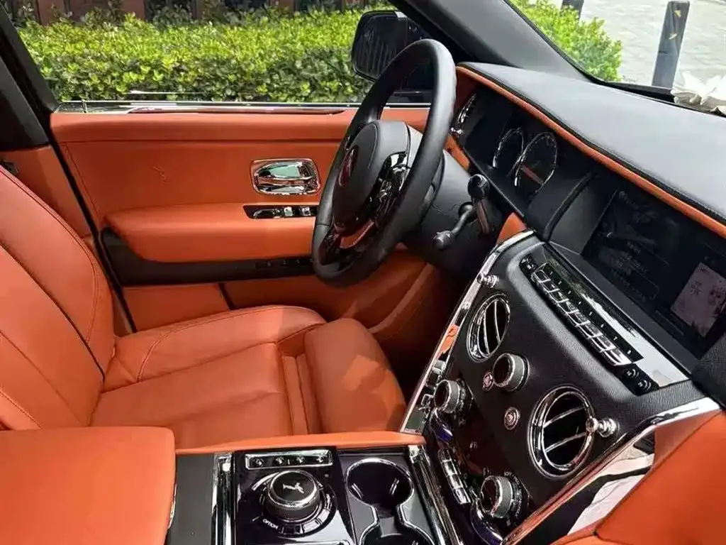 Rolls-Royce Cullinan — фото 10