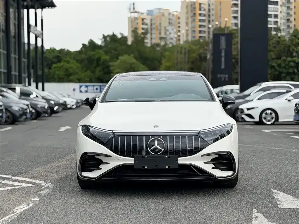 Mercedes-Benz EQS AMG — фото 10
