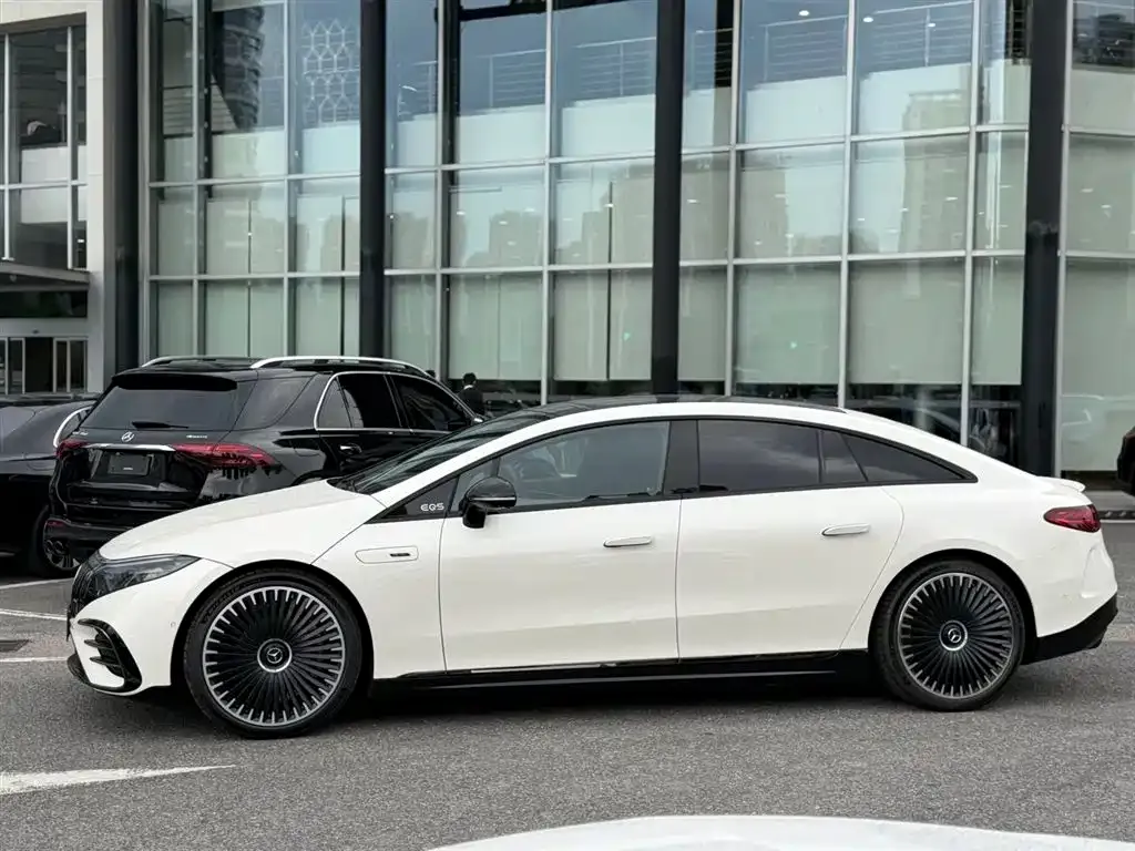 Mercedes-Benz EQS AMG — фото 8