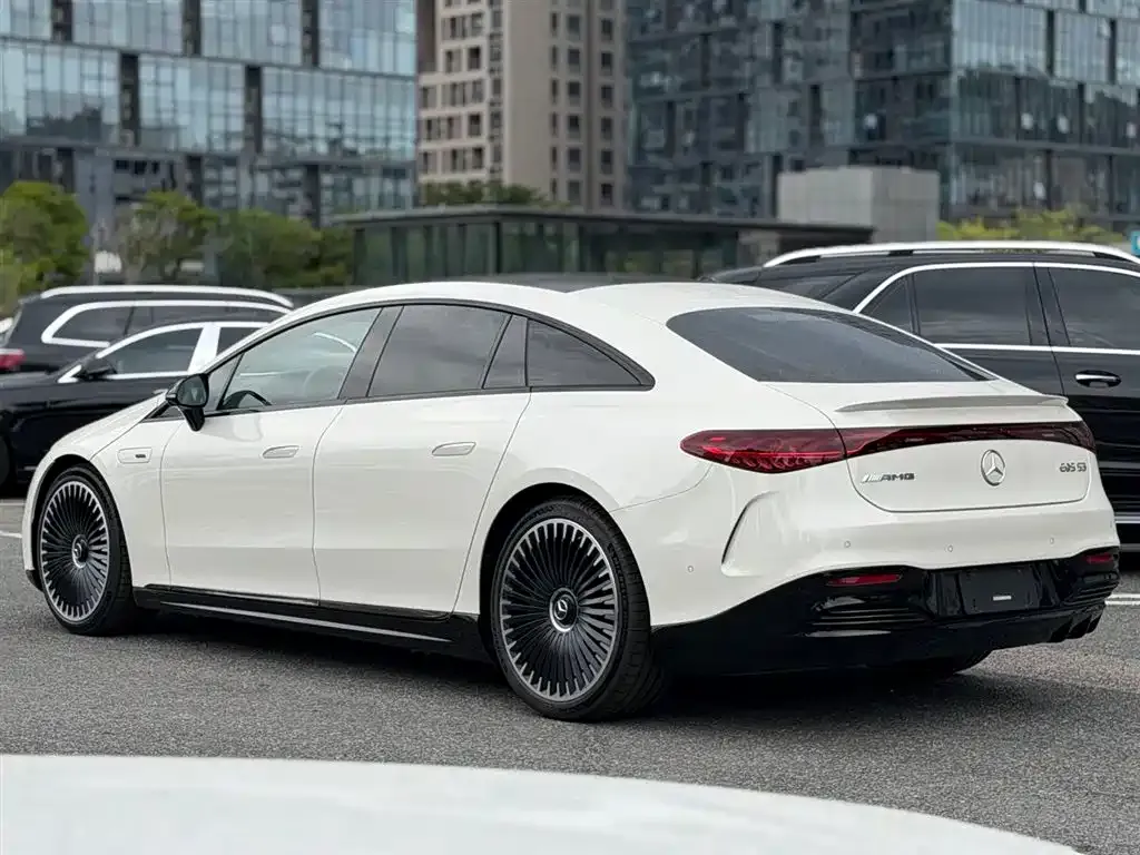 Mercedes-Benz EQS AMG — фото 3