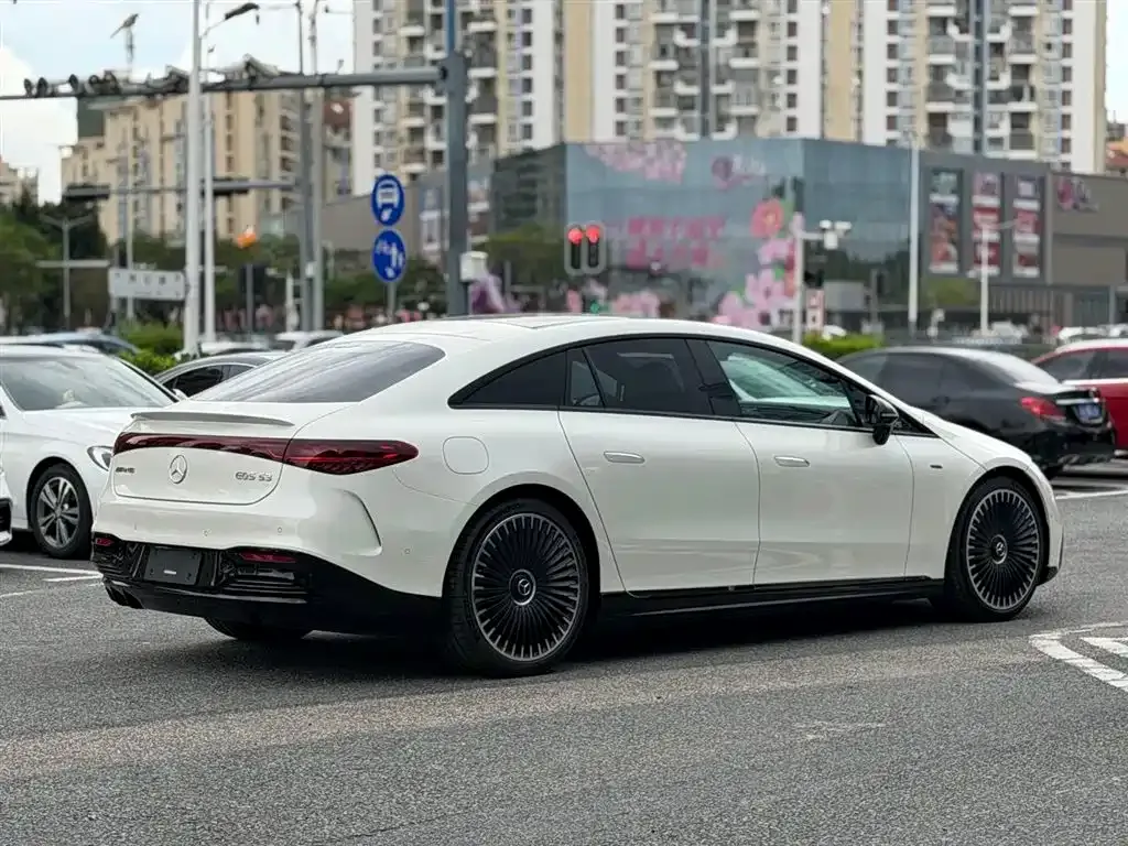 Mercedes-Benz EQS AMG — фото 6