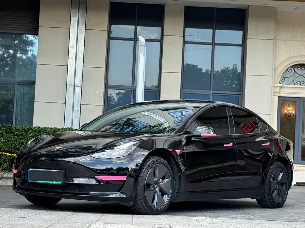 Tesla Model 3 — фото 1