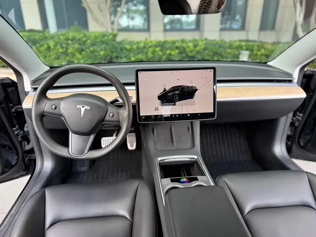 Tesla Model 3 — фото 4