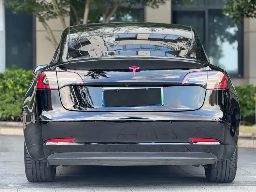 Tesla Model 3 — фото 3