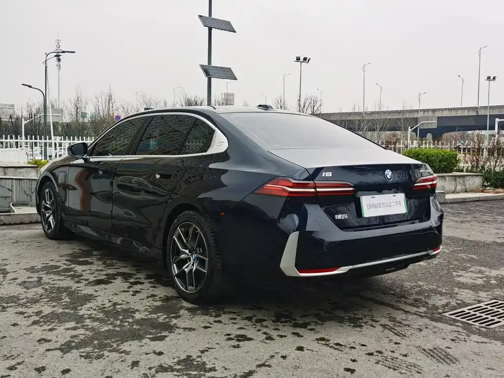 BMW i5 — фото 2