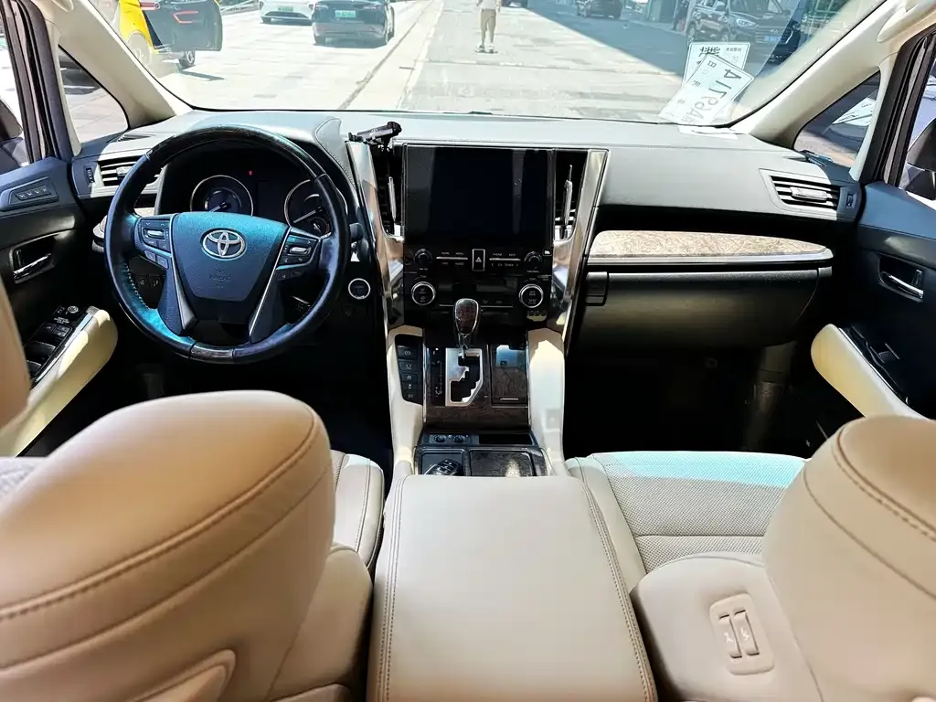 Toyota Alphard — фото 5