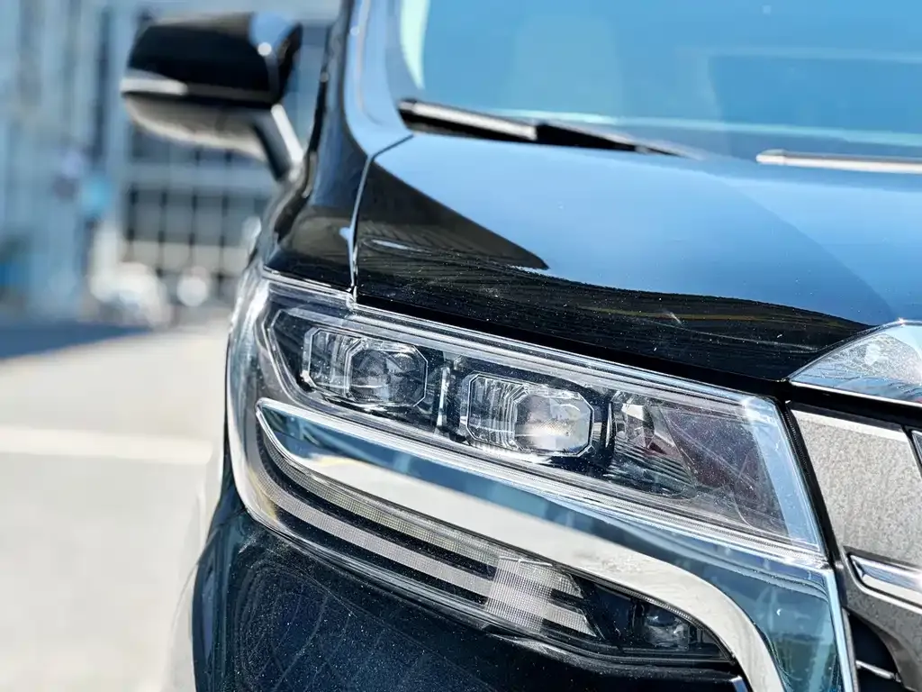 Toyota Alphard — фото 4