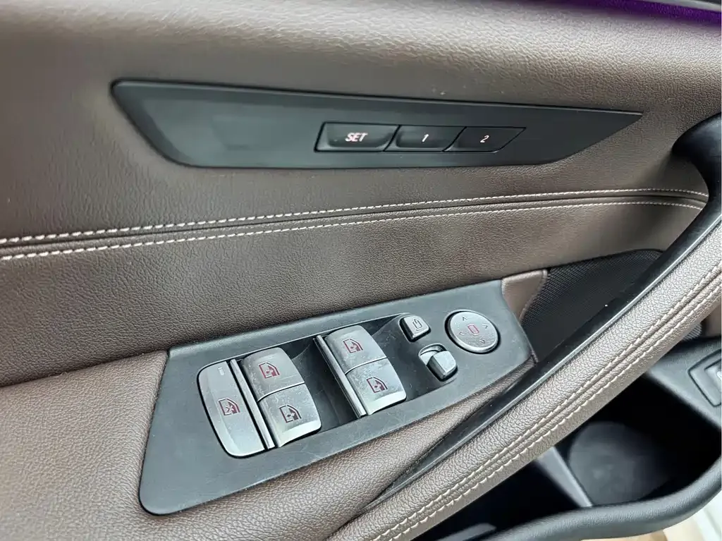 BMW 5 Series — фото 10