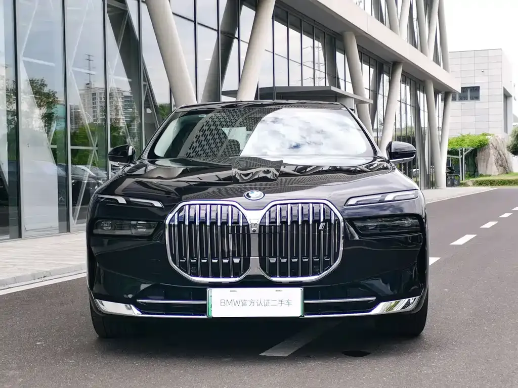 BMW i7 — фото 3