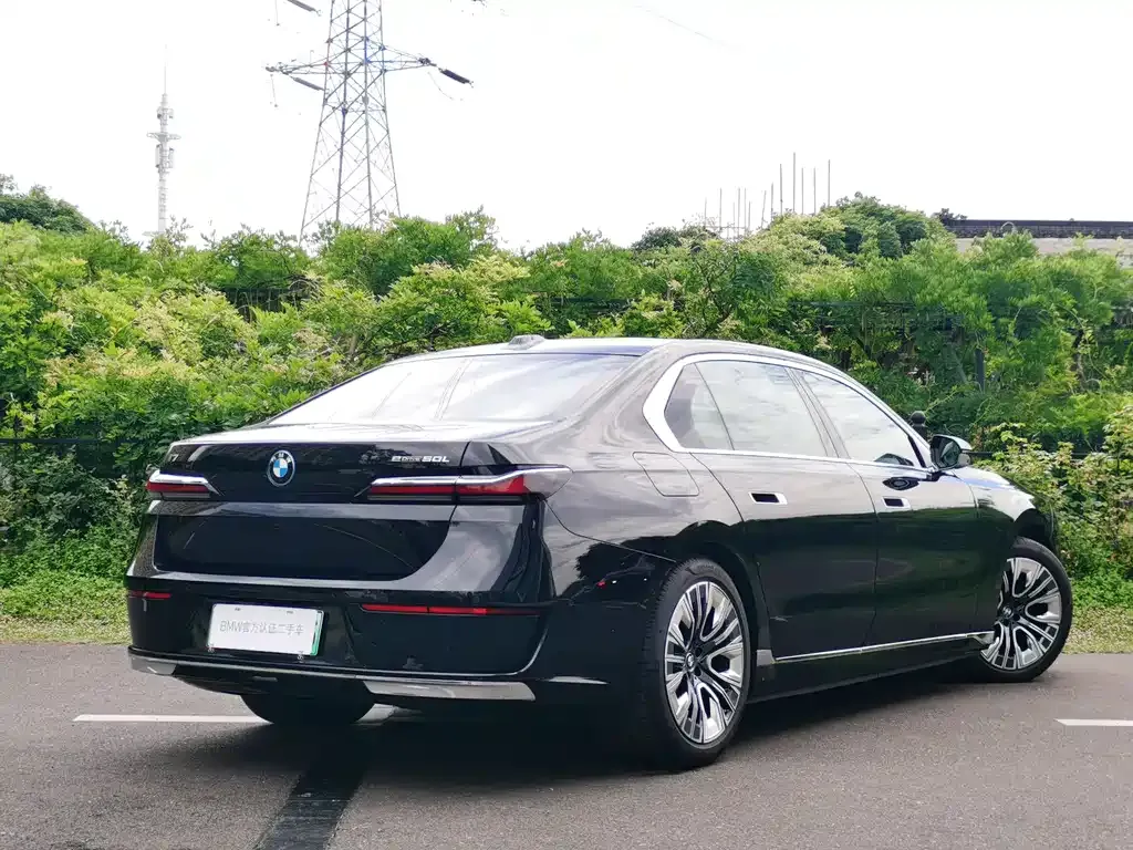 BMW i7 — фото 8