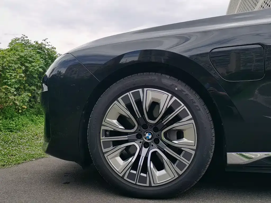 BMW i7 — фото 4