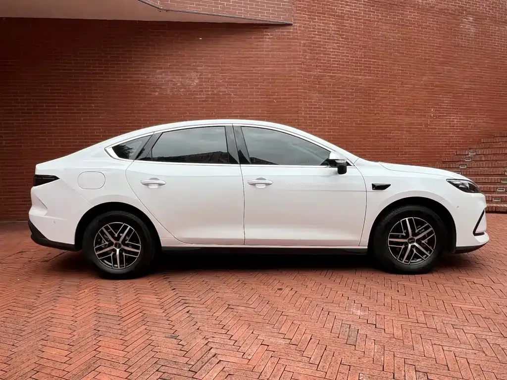 BYD Seal 05 DM-i — фото 8
