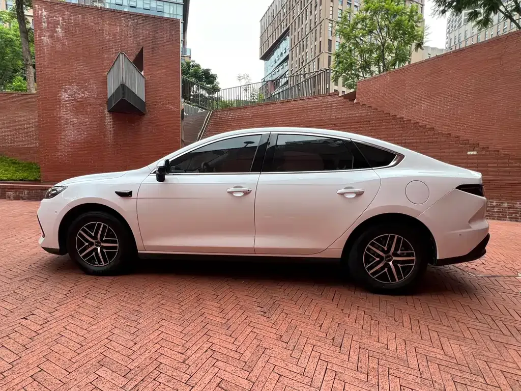 BYD Seal 05 DM-i — фото 10
