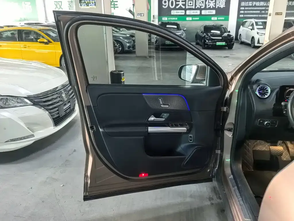 Mercedes-Benz EQA — фото 2