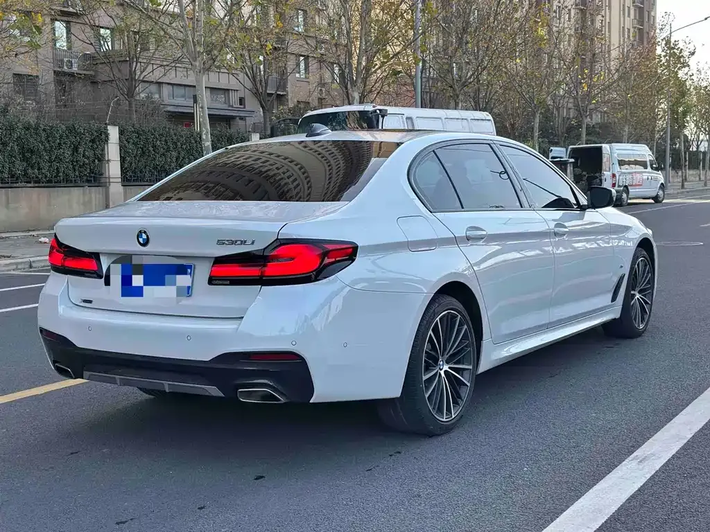 BMW 5 Series — фото 10