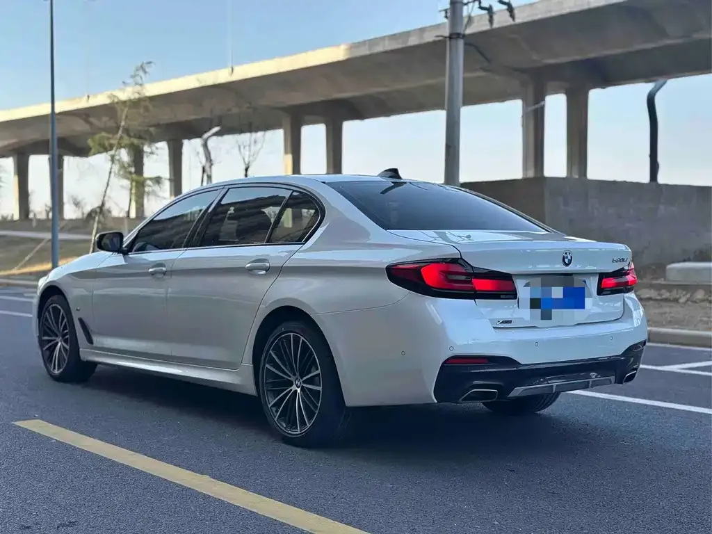 BMW 5 Series — фото 9