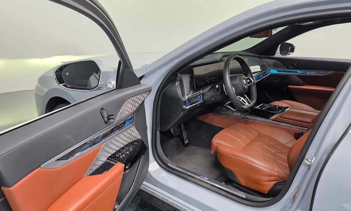 BMW i7 — фото 9