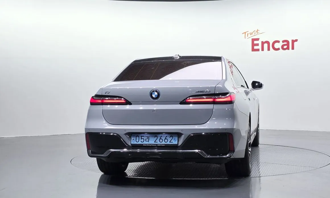 BMW i7 — фото 3