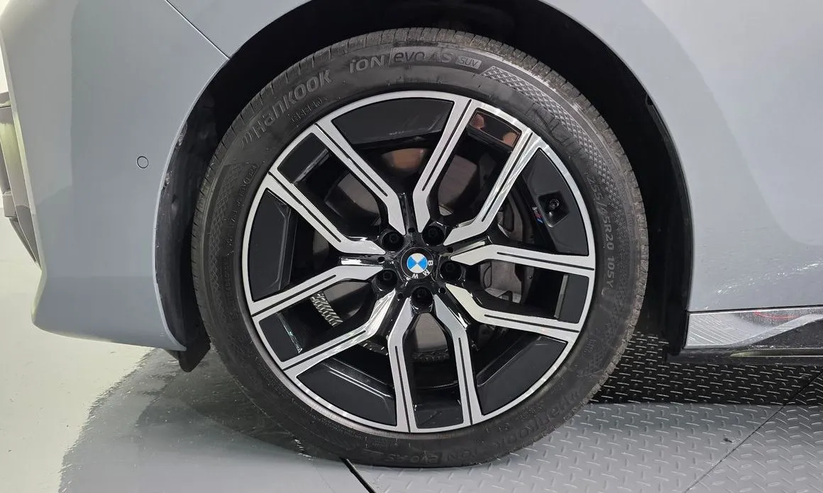 BMW i7 — фото 6