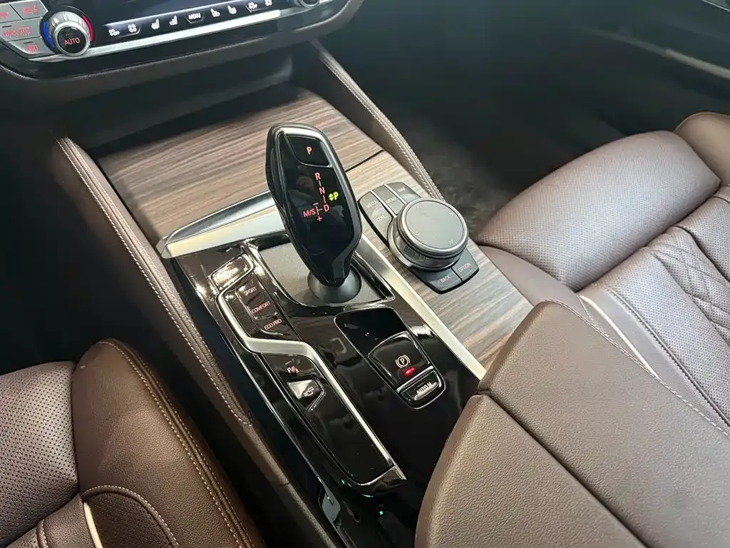 BMW 5 Series — фото 10