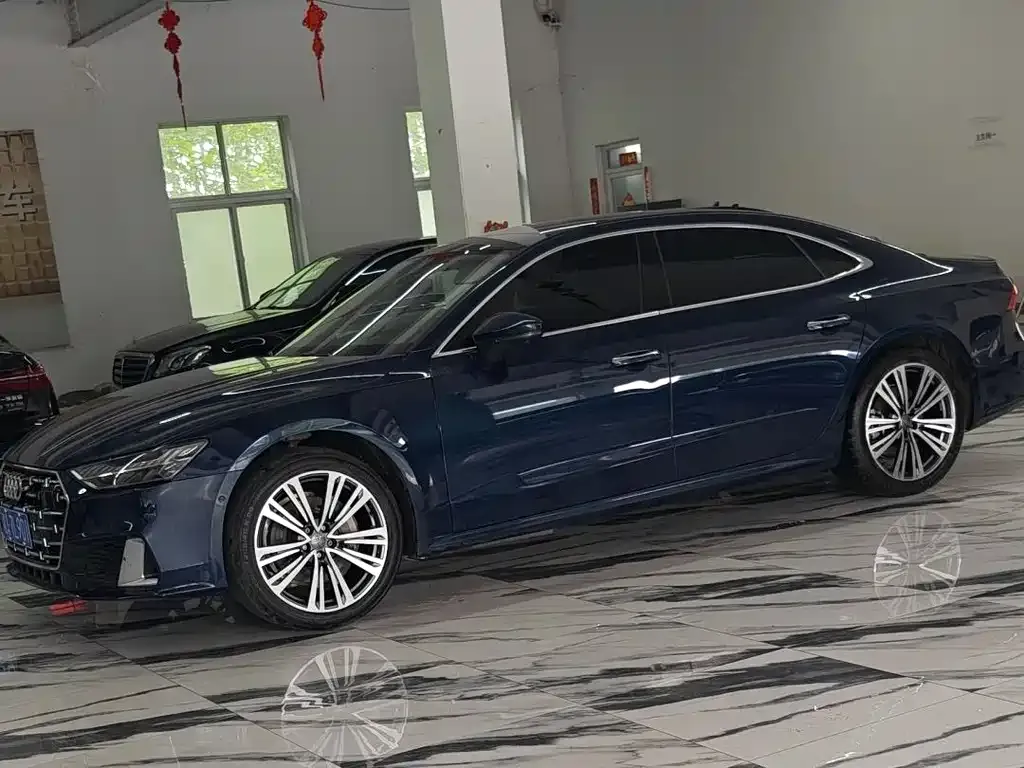 Audi A7L — фото 1