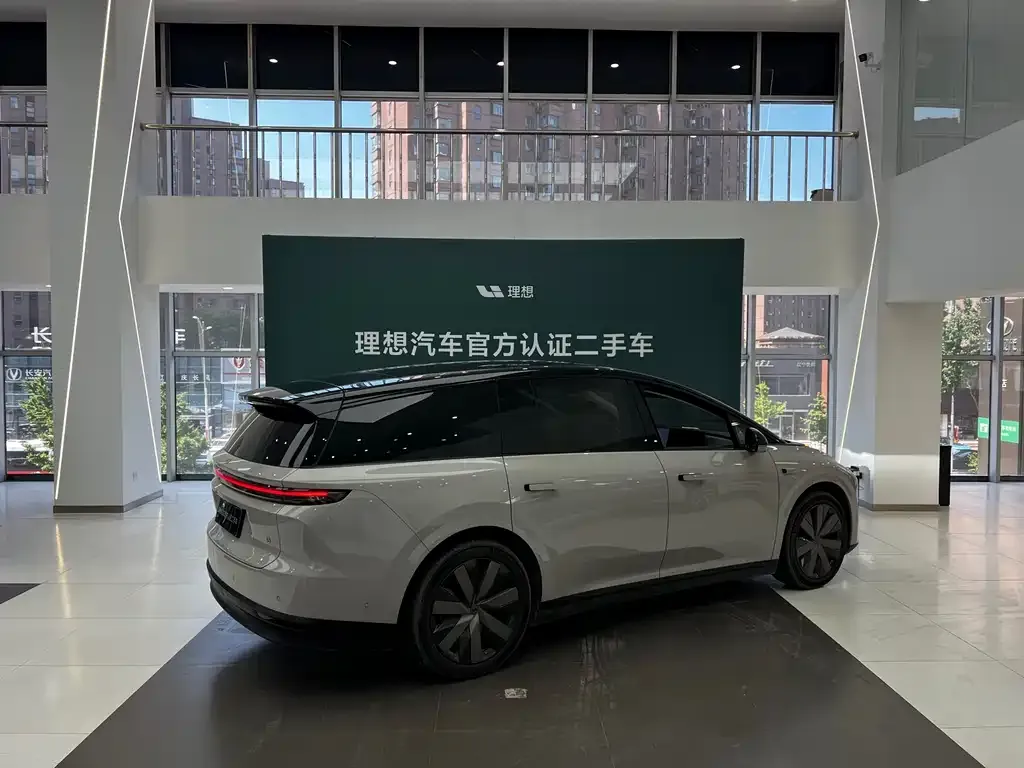 Li Auto Li i8 — фото 10