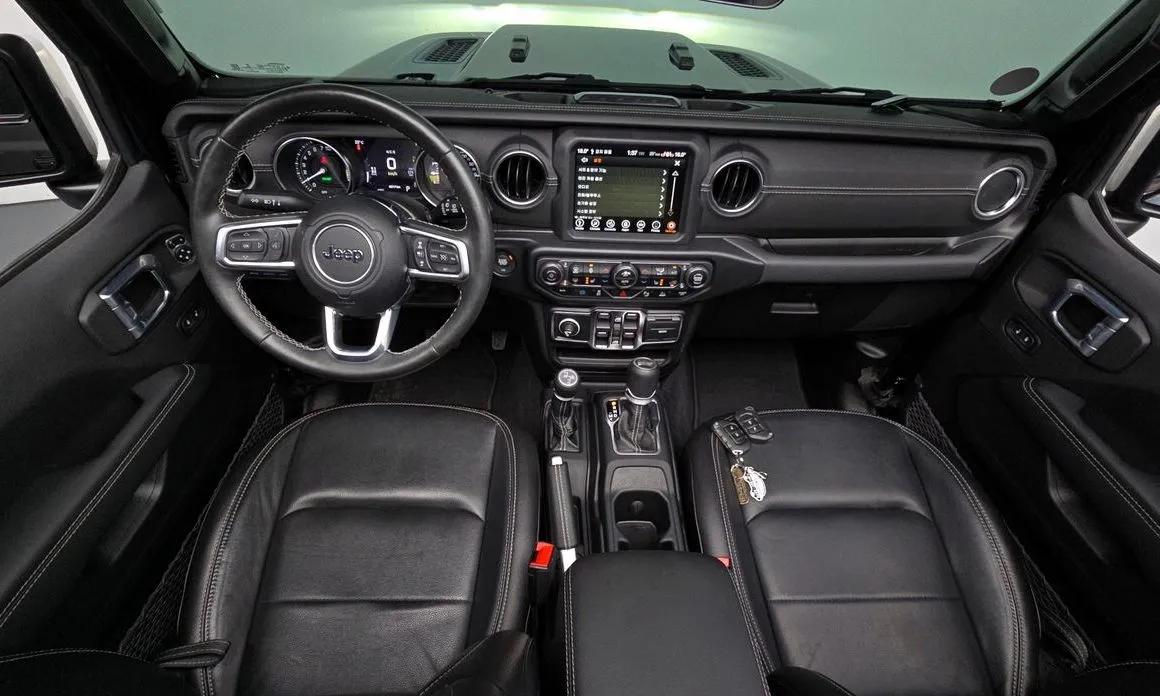 Jeep Wrangler — фото 10