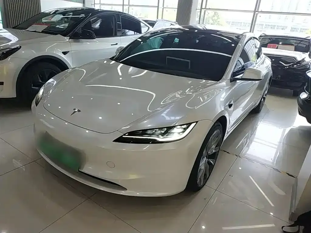 Tesla Model 3 — фото 1