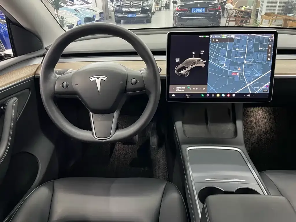 Tesla Model Y — фото 5