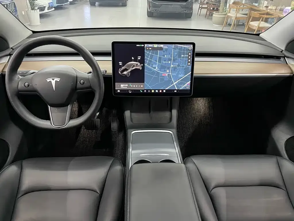 Tesla Model Y — фото 4