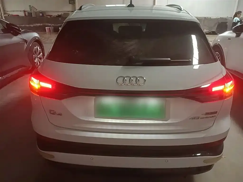 Audi Q4 e-tron — фото 4