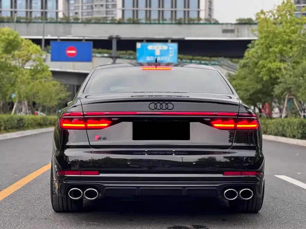 Audi S8 — фото 10