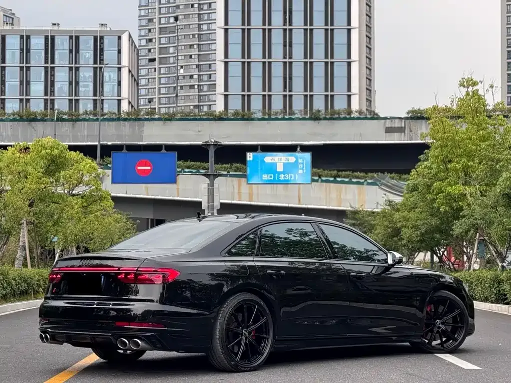 Audi S8 — фото 3