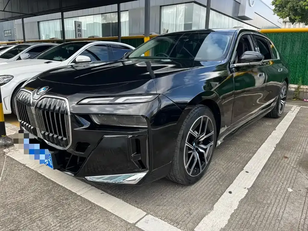 BMW 7 Series — фото 1
