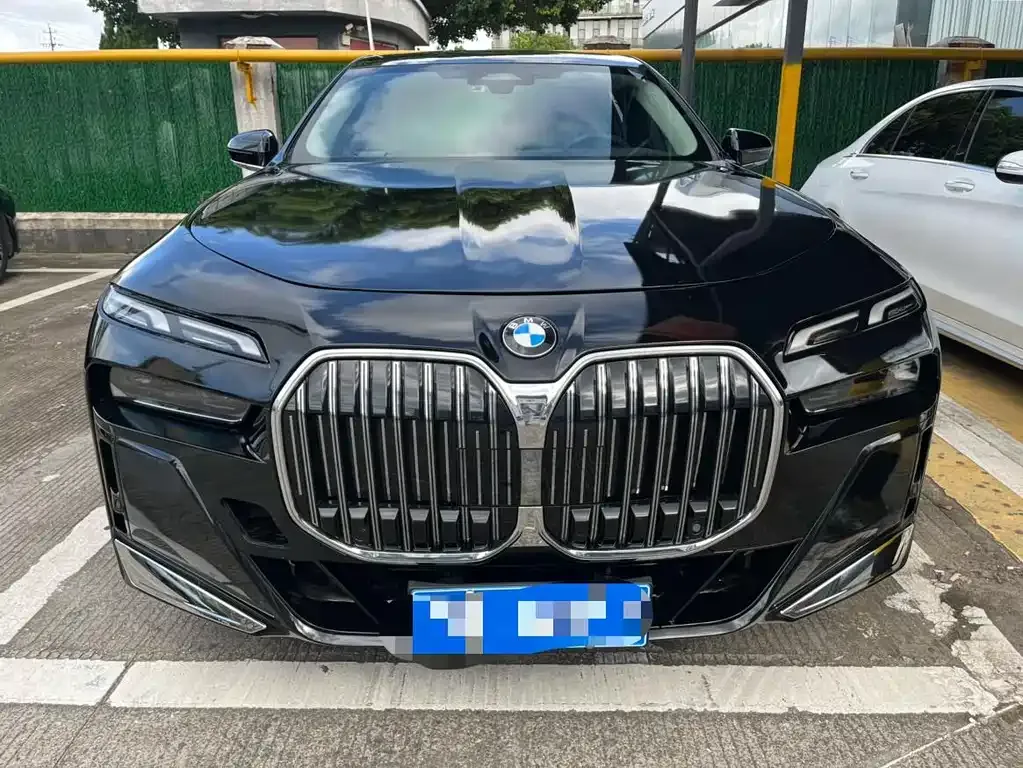 BMW 7 Series — фото 10