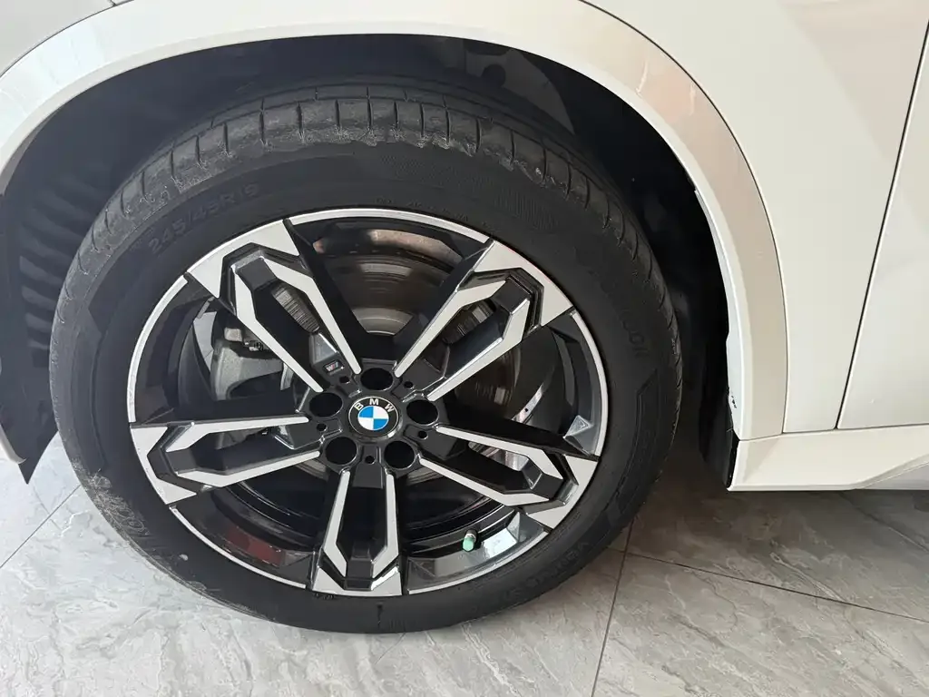 BMW X1 — фото 5