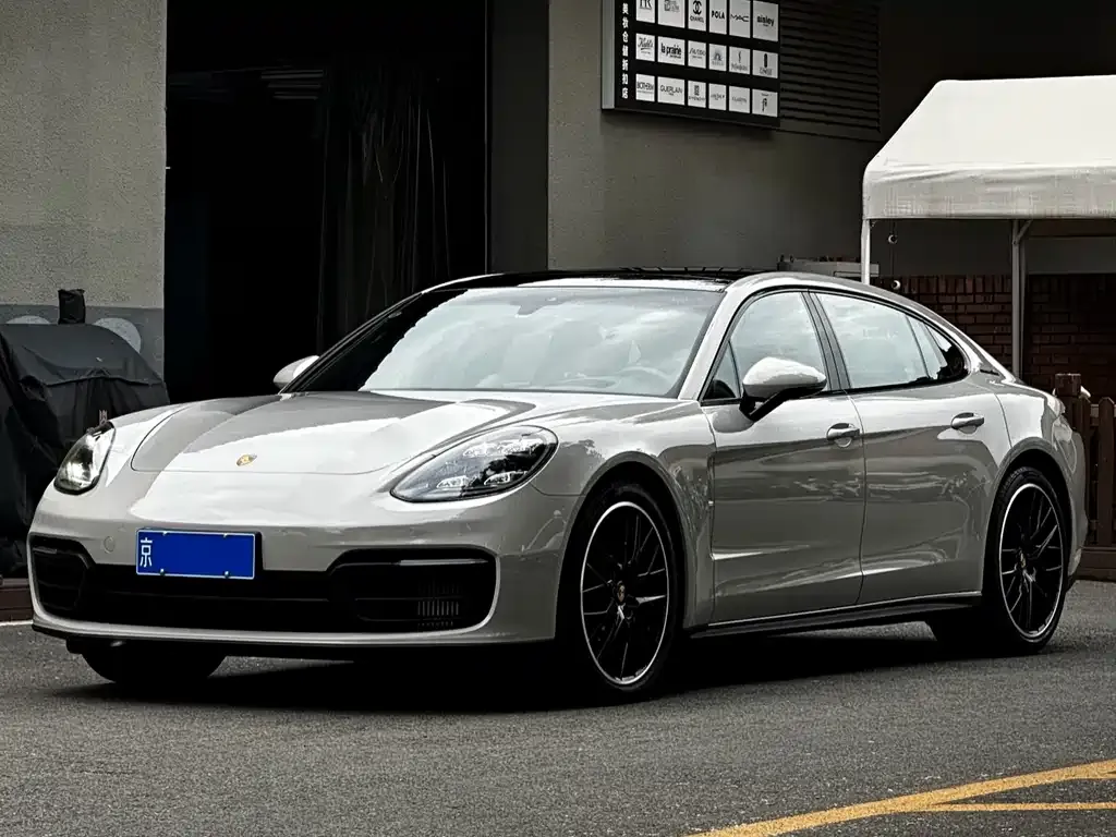 Porsche Panamera — фото 1