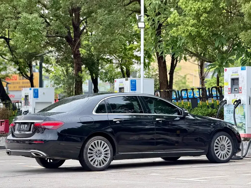 Mercedes-Benz E-Class — фото 6