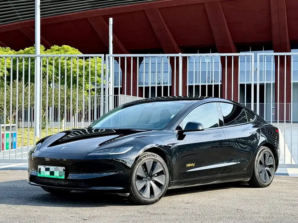 Tesla Model 3 — фото 1
