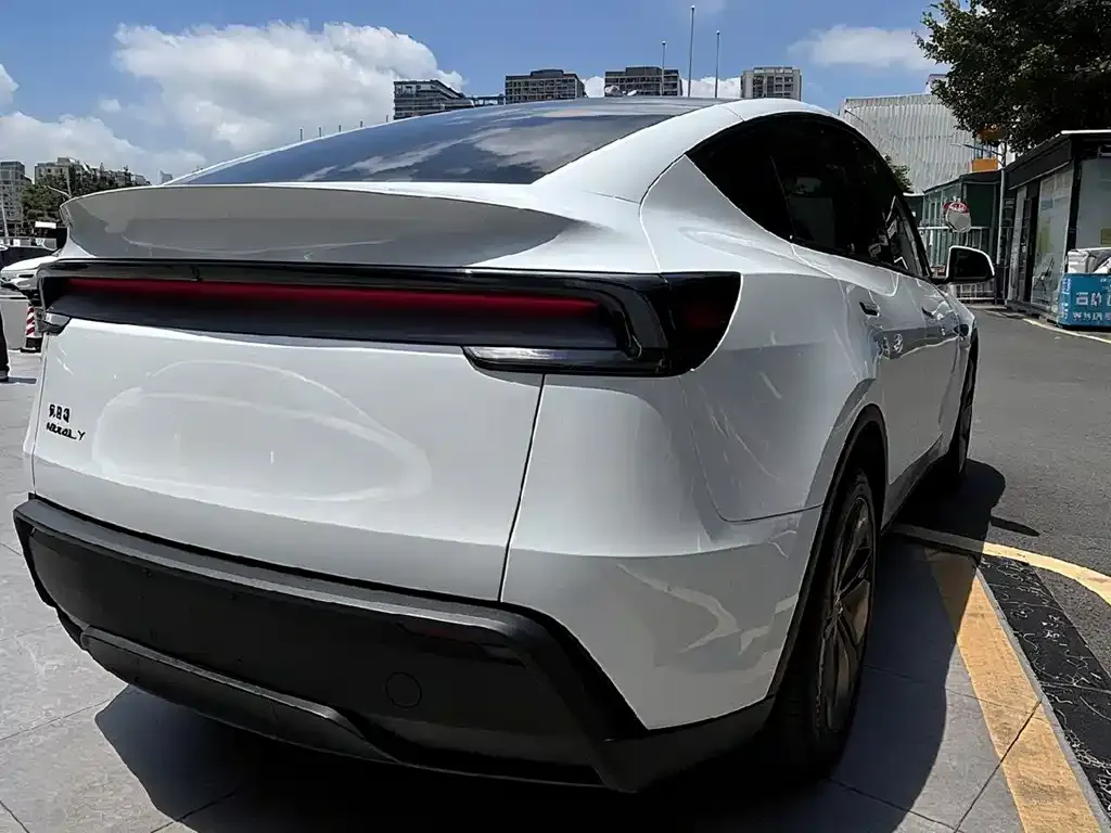Tesla Model Y — фото 4