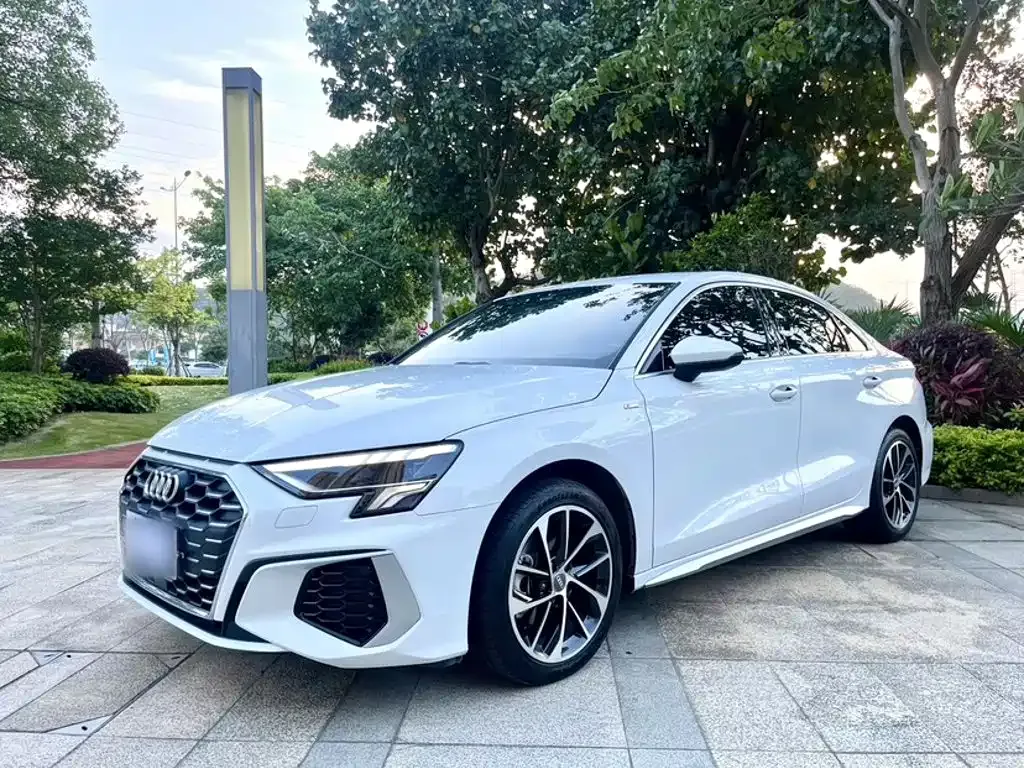 Audi A3 — фото 1