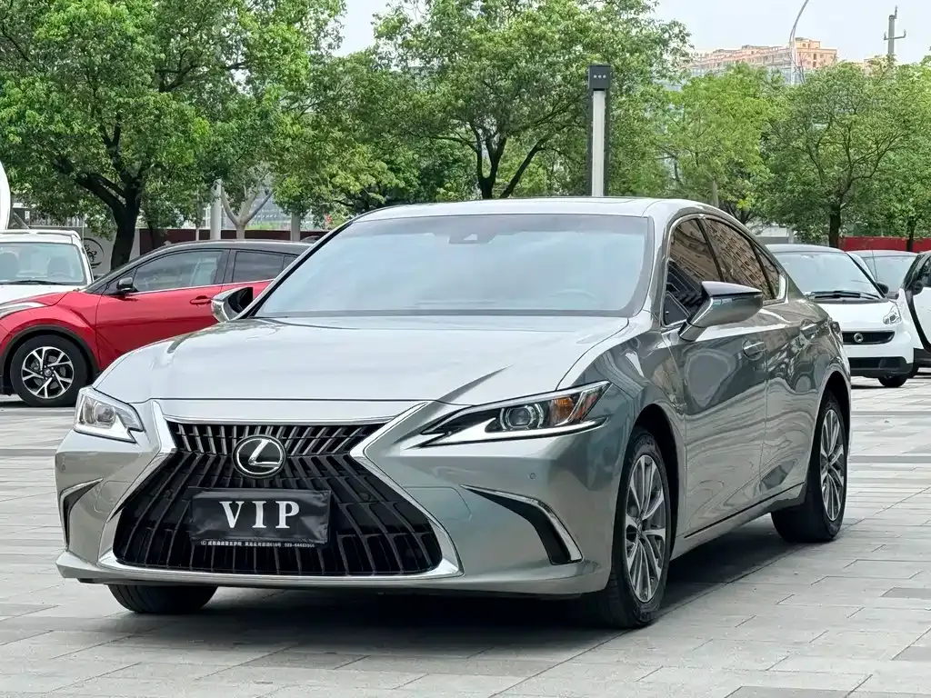 Lexus ES — фото 1